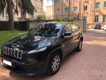 Jeep cherooke sport 150 cv