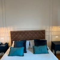 Testata letto imbottita velluto color tortora