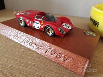 Modellino Ferrari 330P4 43 cuoio schedoni