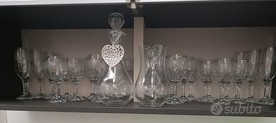 Corredo  di bicchieri di cristallo da 12. Nuovo