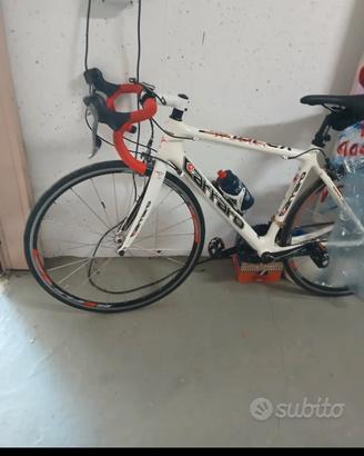 bici telaio in carbonio 
