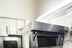 Locale commerciale piazza Trieste carinaro