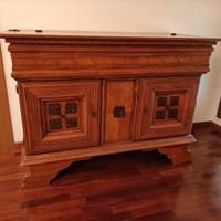 Credenza in legno in stile classico