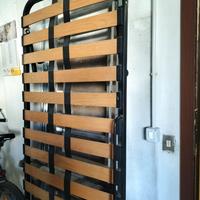 Rete singola con doghe in legno perfetta