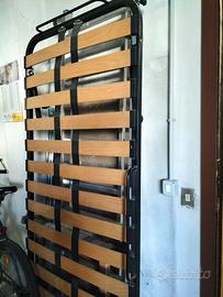 Rete singola con doghe in legno perfetta