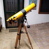 telescopio Vintage con treppiedi in legno 