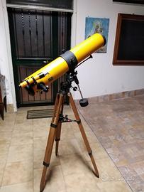 telescopio Vintage con treppiedi in legno 