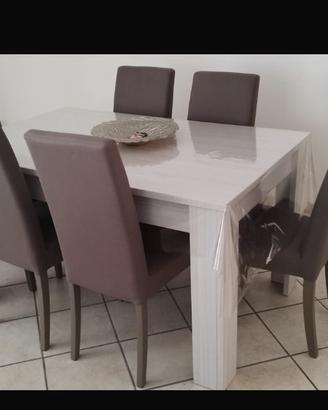 Tavolo e sedie