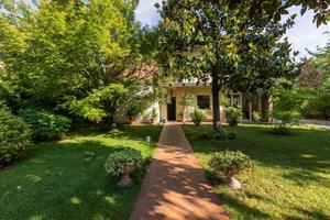 Villa di 404 m² con più di 5 locali e box auto dop
