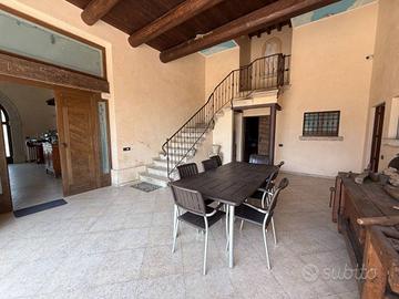 Casa indipendente di 609 m² con 4 locali e box aut