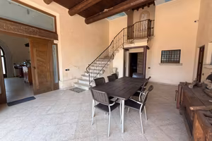 Casa indipendente di 609 m² con 4 locali e box aut