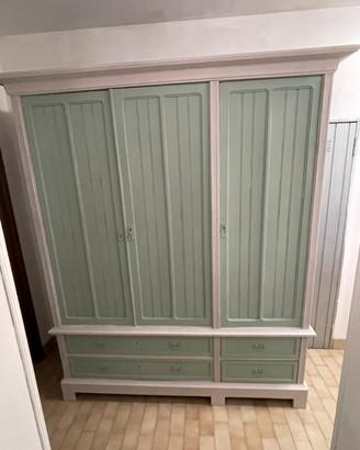 Armadio in stile Shabby