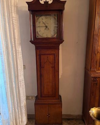 Orologio a pendolo antico da terra