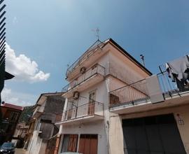 Giffoni V.P. Chieve 2 appartamenti con terreno