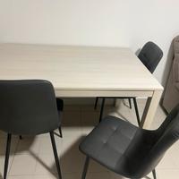 Tavolo e sedie moderno