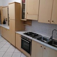 cucina in legno chiaro + mobiletto accessorio