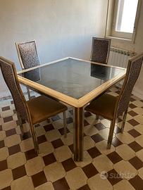 Tavolo con sedie