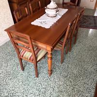 Tavolo e sei sedie