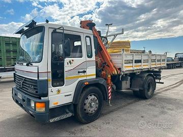 Volvo FL616 con gru e ribaltabile trilaterale