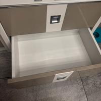 Coppia comodini moderni bianchi e tortora