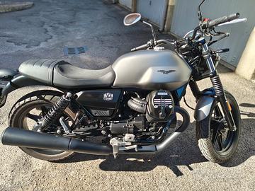Moto Guzzi v7 stone