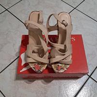 Sandali con zeppa beige/fiorato n.36
