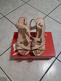 Sandali con zeppa beige/fiorato n.36