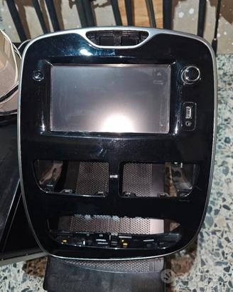 Medianav Clio 4 anno 2015