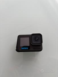 GoPro Hero 13 con vari accessori originali