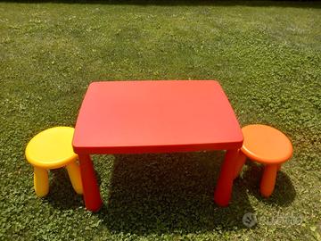 TAVOLINO E SGABELLI PER BAMBINI