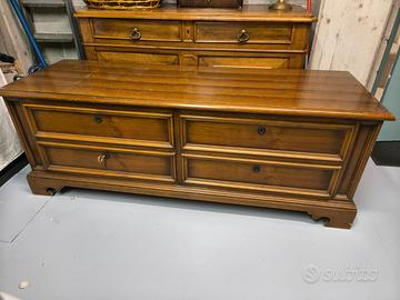 Cassapanca in noce con 4 cassettoni