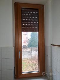 Infisso in legno con tapparella