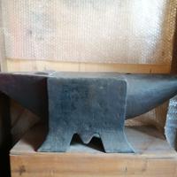 Incudine da fabbro antica A. Perrin 1910 121 Kg