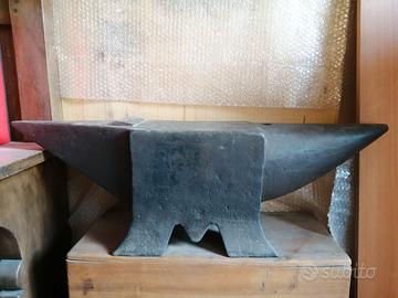 Incudine da fabbro antica A. Perrin 1910 121 Kg