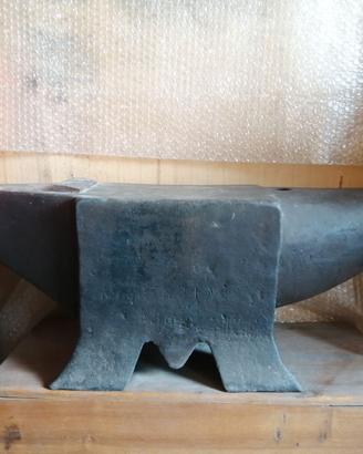 Incudine da fabbro antica A. Perrin 1910 121 Kg