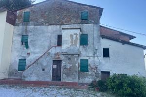 Casa da ristrutturare con terreno