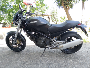 Ducati monster 750