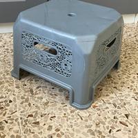 Sgabello doccia grigio - plastica dura