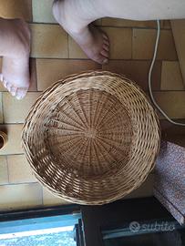 cesto in vimini rotondo intrecciato a mano