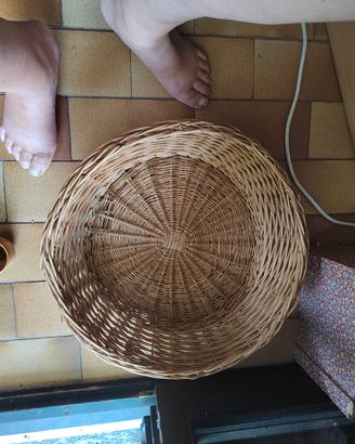 cesto in vimini rotondo intrecciato a mano