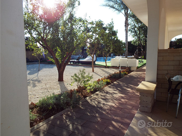 Appartamento ben arredato, giardino comune,p.auto