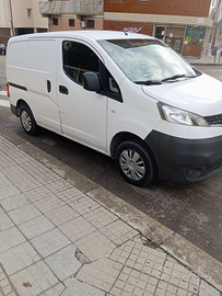 Nissan nv 200