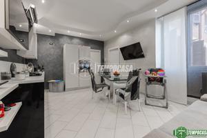 3 LOCALI PIANO TERRA SITO IN ZONA SERVITA