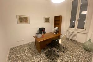 Stanza uso ufficio in Milano zona semi-centrale