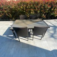 Tavolo e sedie da esterno