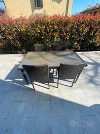 Tavolo e sedie da esterno