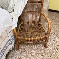 Scarpiera, rete letto, poltroncina in vimini