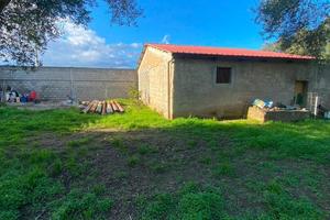 Vendita terreno con fabbricato condonato zona mare