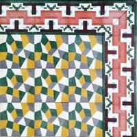 Pavimento in piastrelle di graniglia antica