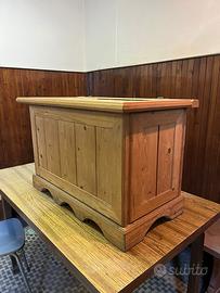 Cassapanca in legno